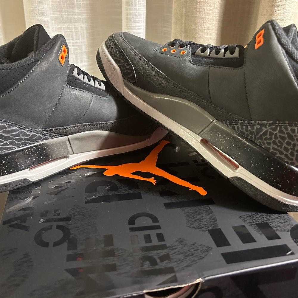 Jordan 3 Retro (Fear) - Picture 5 of 9